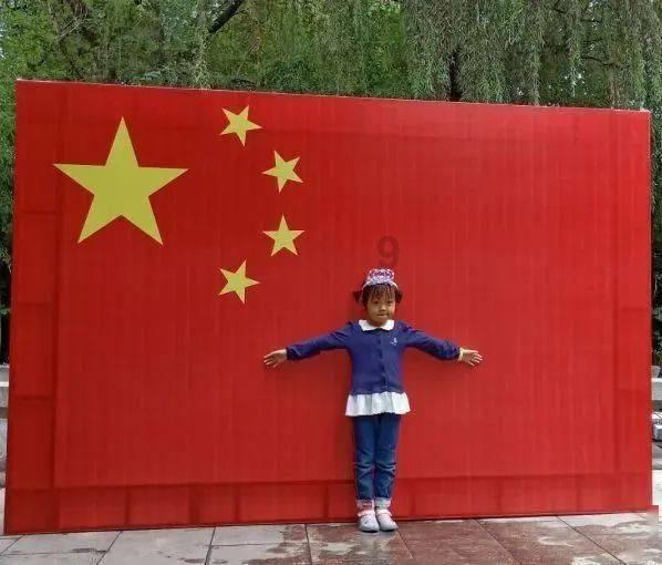突然脸上长一脸这些东西！有点痒，请问这是什么？(我平常是不怎么长痘的)游戏画面