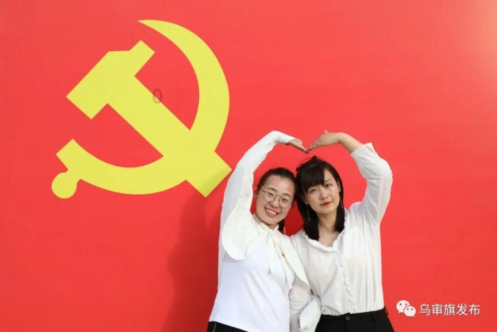 男朋友愿意带我去吃饭却从来不愿意给我买礼物，连我想要的东西都不愿意给我买是为什么？