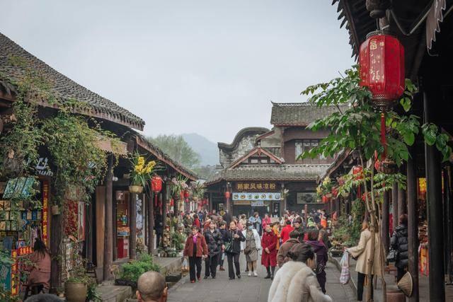 in the afternoon与on the afternoon区别?游戏画面